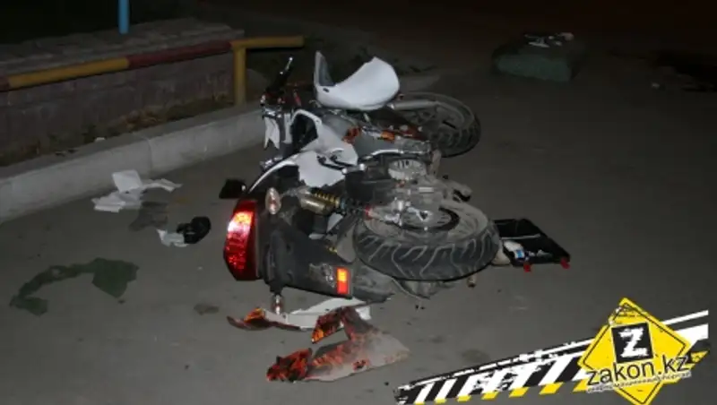 В Алматы водитель мопеда серьезно пострадал в результате столкновения с машиной