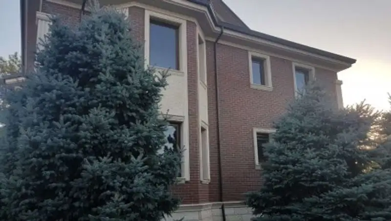 Акимат Шымкента добился выселения родственников Тулешова из конфискованного особняка