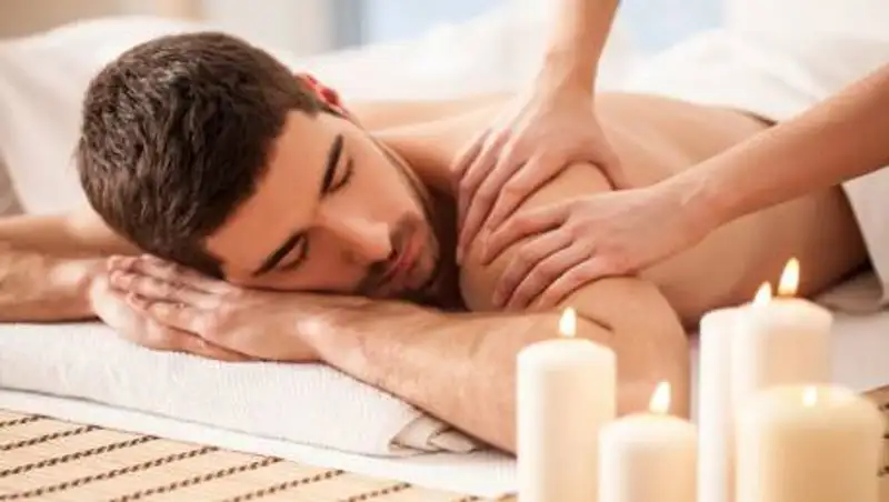 В столичный салон боди-массажа нагрянули полицейские