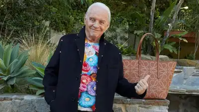 Танец 85-летнего Хопкинса на кухне насторожил пользователей, фото - Новости Zakon.kz от 14.11.2023 09:25