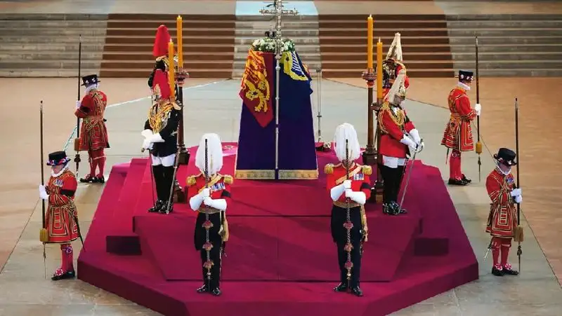 Дэвид Бэкхем простоял в очереди к гробу Елизаветы II 12 часов