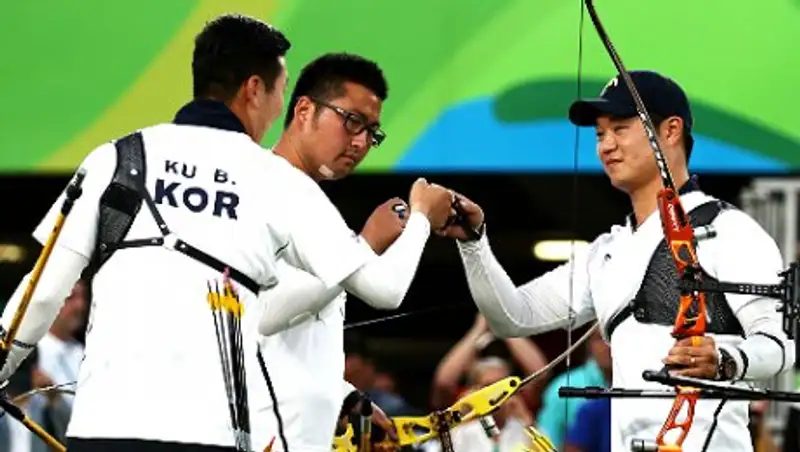 Лучники сборной Южной Кореи завоевали золото на ОИ в командном турнире