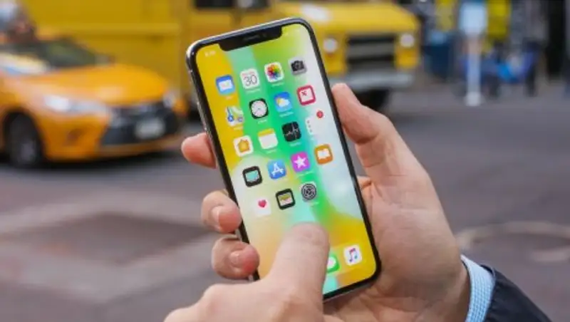 iPhone X начал причинять владельцам боль