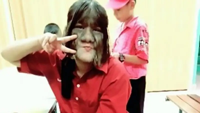 "Самая волосатая" девушка в мире вышла замуж