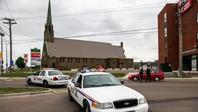 В Торонто скончался подросток, раненый во время стрельбы у католической школы