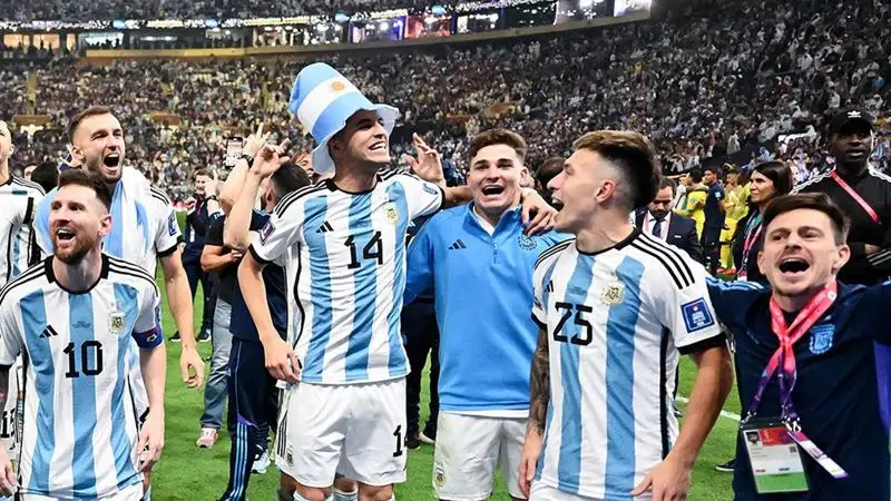 Сборная Аргентины по футболу поднялась на второе место в новом рейтинге FIFA