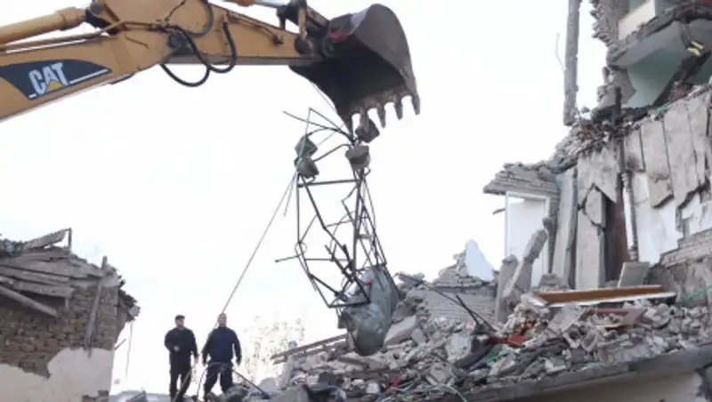 В Албании введен режим ЧС из-за землетрясения