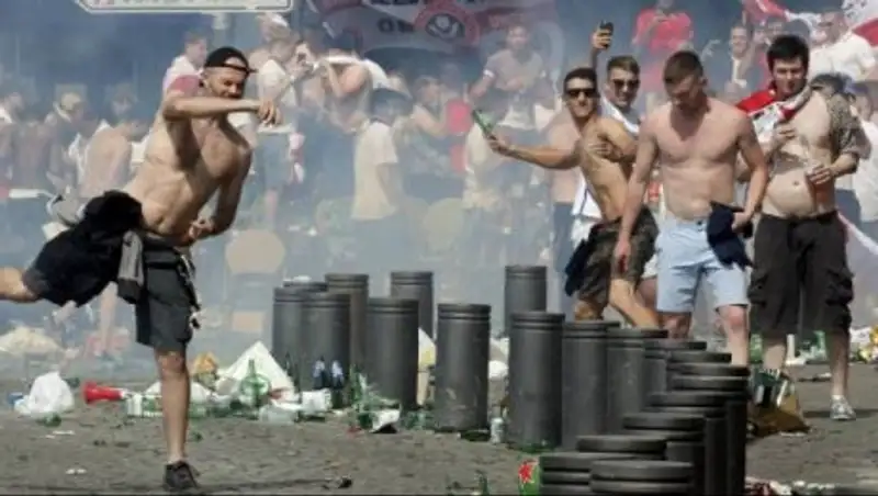 Генконсульство в Марселе: 20 российских болельщиков будут выдворены из Франции