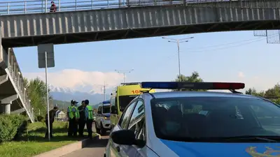 В селе Узынагаш мужчина зарезал человека и скрылся с места преступления, фото - Новости Zakon.kz от 01.06.2023 18:05