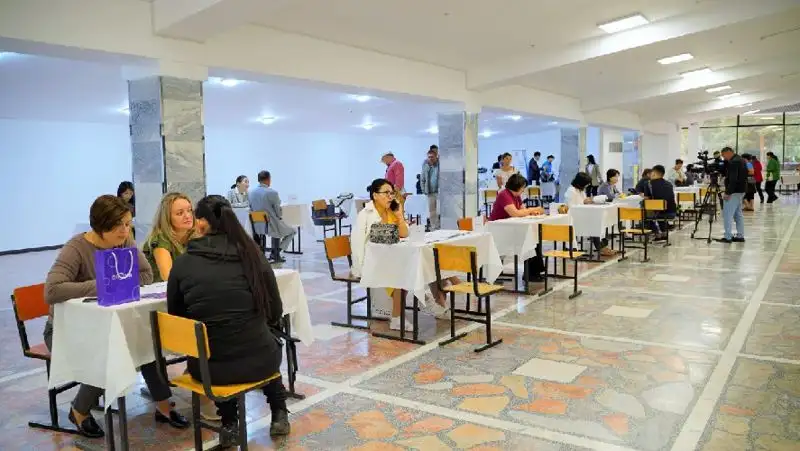 Более 1300 рабочих мест представили на столичной ярмарке вакансий