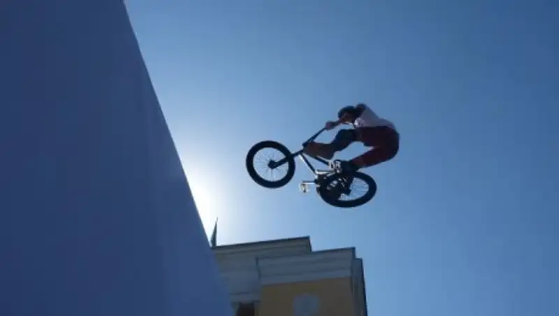 В Алматы летний велопробег завершился экстремальным соревнованием 