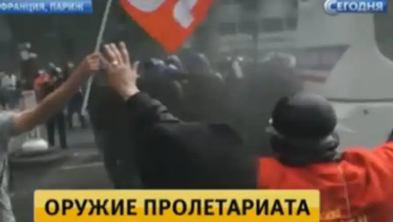 Митингующие парижане устроили погром в центре города