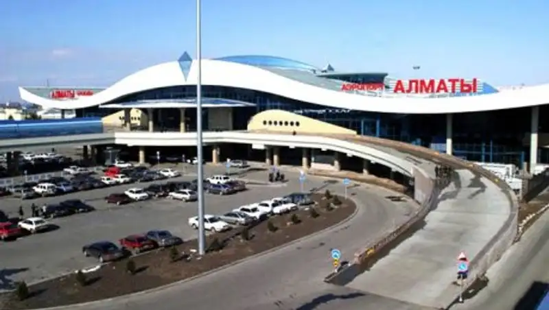 Задержаны 16 авиарейсов в аэропорту Алматы