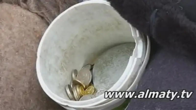 В Алматы начали штрафовать попрошаек