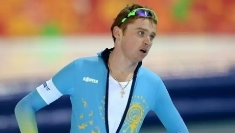 Денис Кузин стал 15-м в забеге на 1000 метров этапа Кубка мира