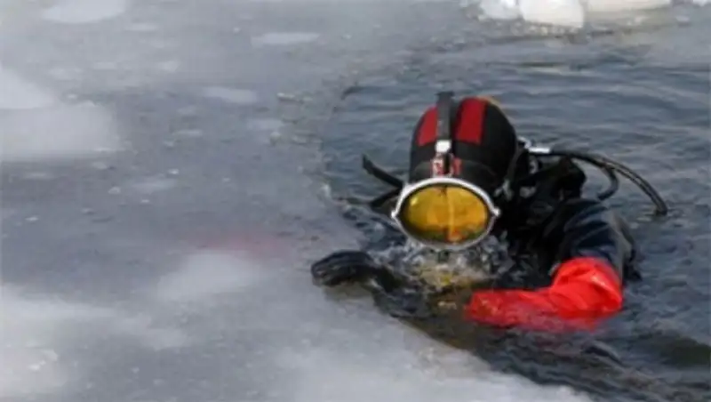 Три мальчика провалились под лед на озере в Алматы, одного спасти не удалось, фото - Новости Zakon.kz от 17.12.2013 14:33