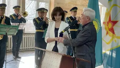 медаль фронтовика, фото - Новости Zakon.kz от 18.02.2022 18:53