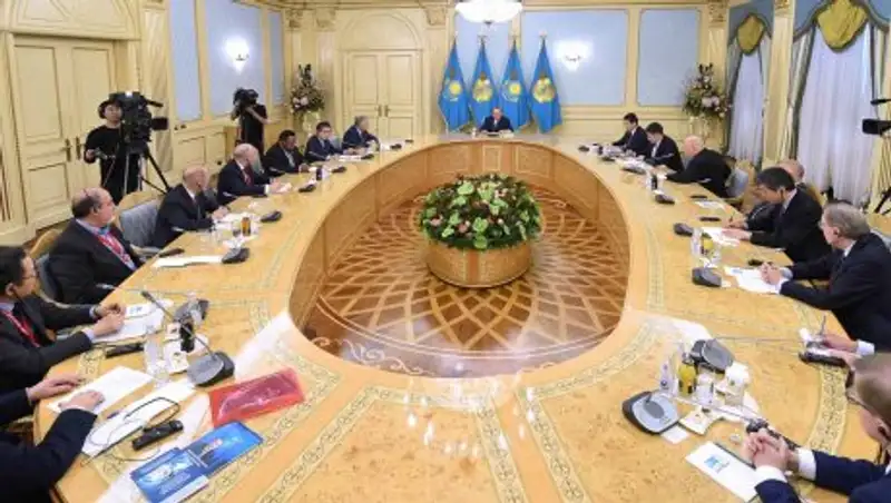 Президент РК обсудил с нобелевскими лауреатами проблемы, мешающие развитию стран