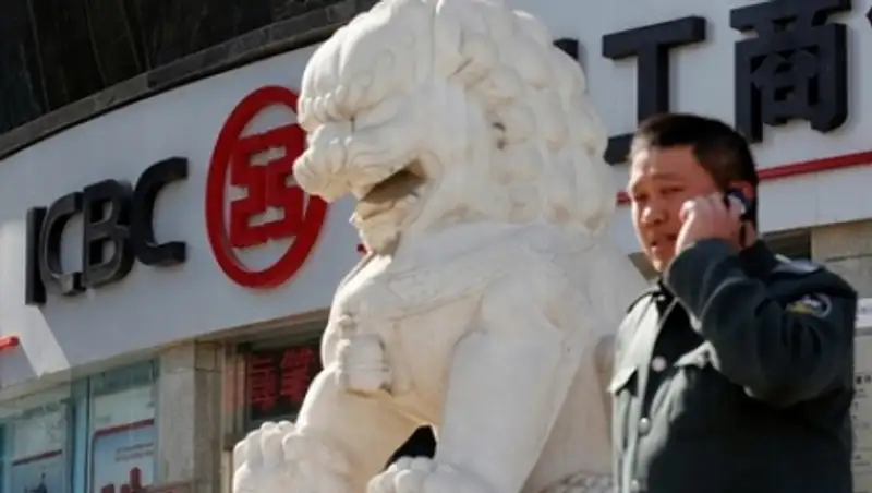 За нарушения партдисциплины наказаны 137 сотрудников крупнейшего банка Китая