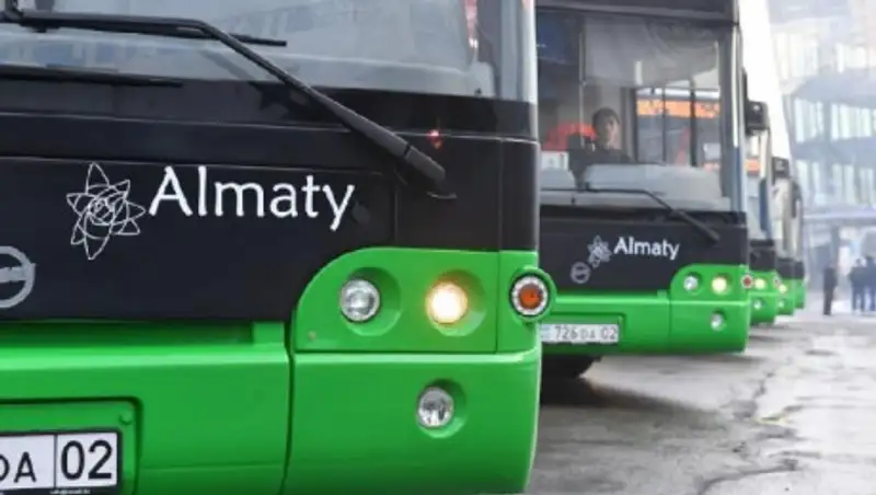 В Алматы изменен график работы общественного транспорта