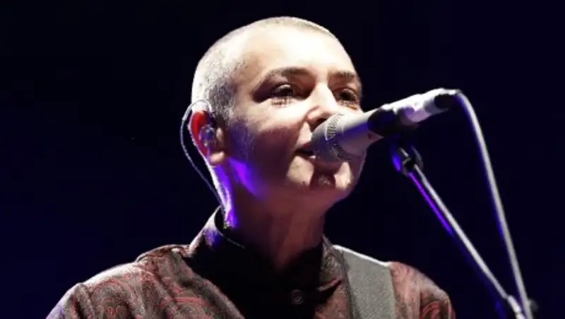 Мать Шинейд О'Коннор насиловала ее в камере пыток