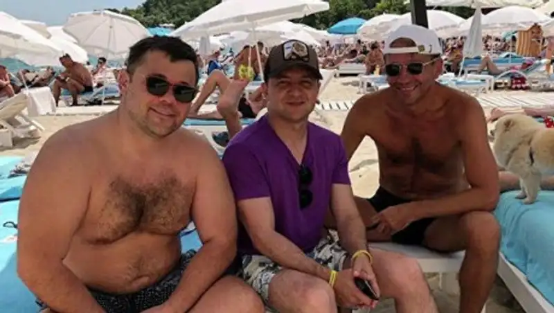 Украинцев возмутила фотография Зеленского на пляже