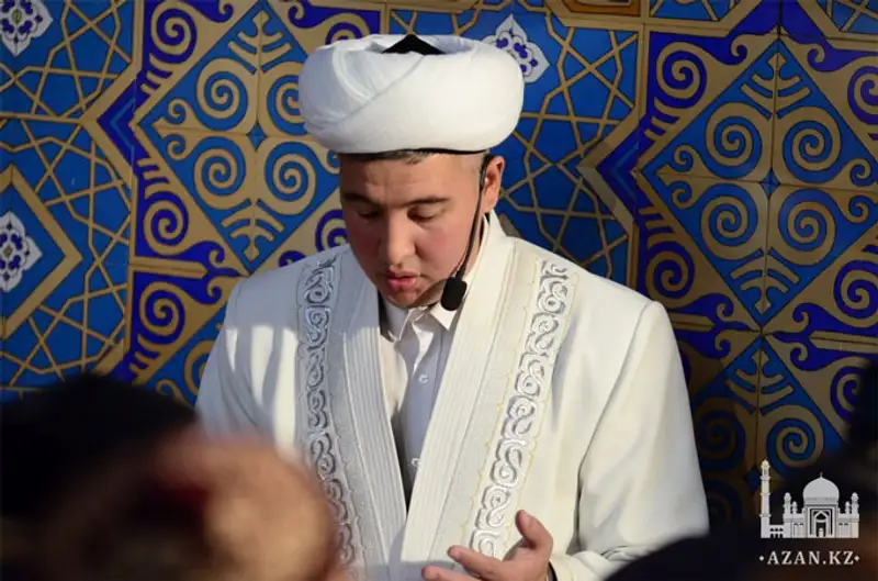 Курбан айт в Центральной мечети г. Алматы отпраздновало более 20 тысяч человек, фото - Новости Zakon.kz от 16.10.2013 22:40