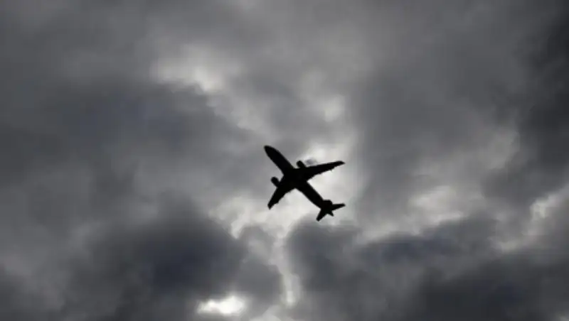 Из-за турбулентности в самолете Hong Kong Airline пострадали 17 человек