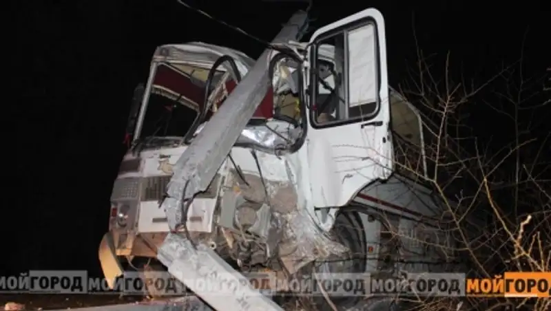 В Уральске водитель автобуса, попавшего в ДТП, сбежал после оказания первой помощи