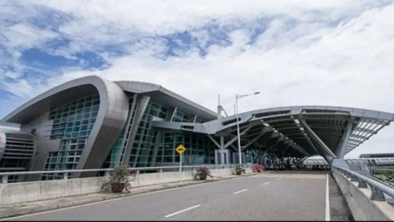 СМИ: власти Малайзии проверят систему контроля документов в аэропортах страны