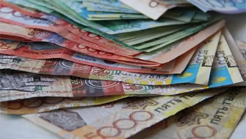 Директора алматинской школы оштрафовали за побор денег с родителей