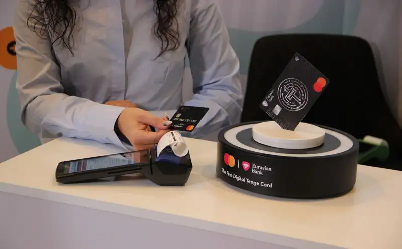 Евразийский банк и Mastercard выпустили первую платежную карту в цифровом тенге, фото - Новости Zakon.kz от 15.11.2023 11:33