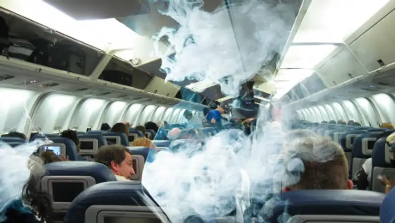 Двух астанчан сняли с авиарейсов за пьянство и курение