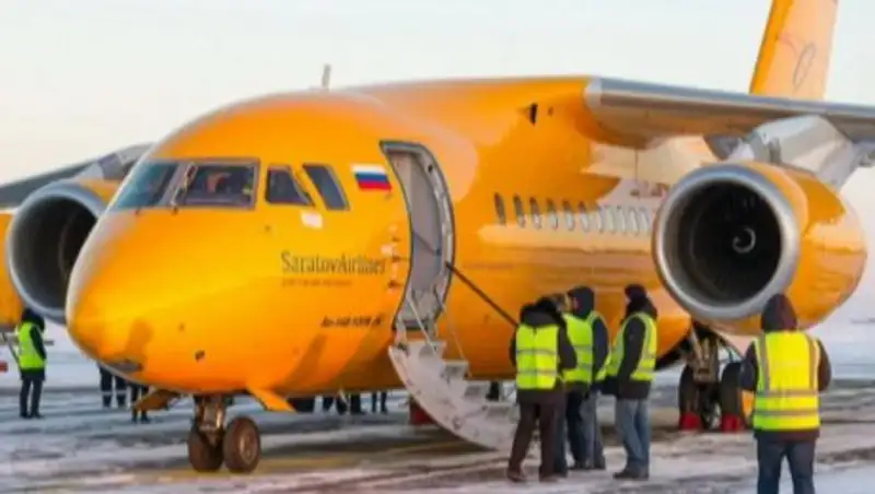 Очевидцы: самолет загорелся в воздухе и упал