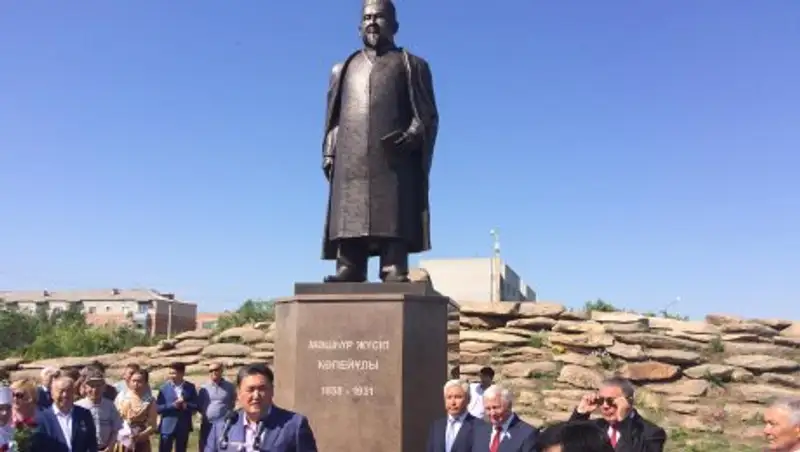 Памятник Машхур Жусупу Копееву открыли в Экибастузе
