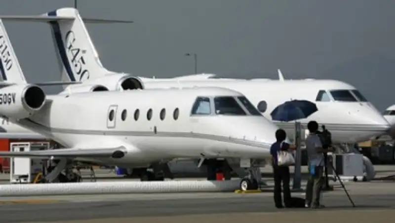 Пилота раздавило дверью самолета