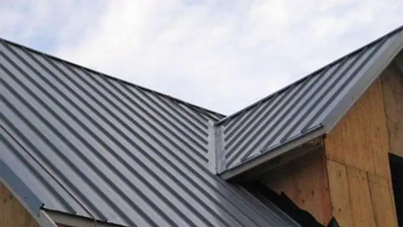 Мужчина скончался от травм после падения с крыши клуба в Павлодарской области