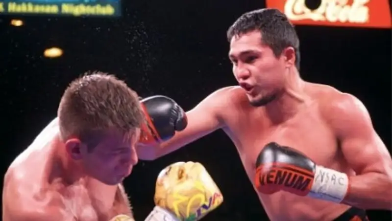 Сколько заработал непобежденный казахстанский боксер в андеркарте Альварес-Ковалев