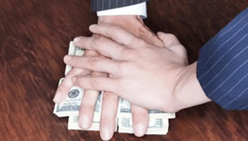 Нечистого на руку депутата поймали с поличным в Актау