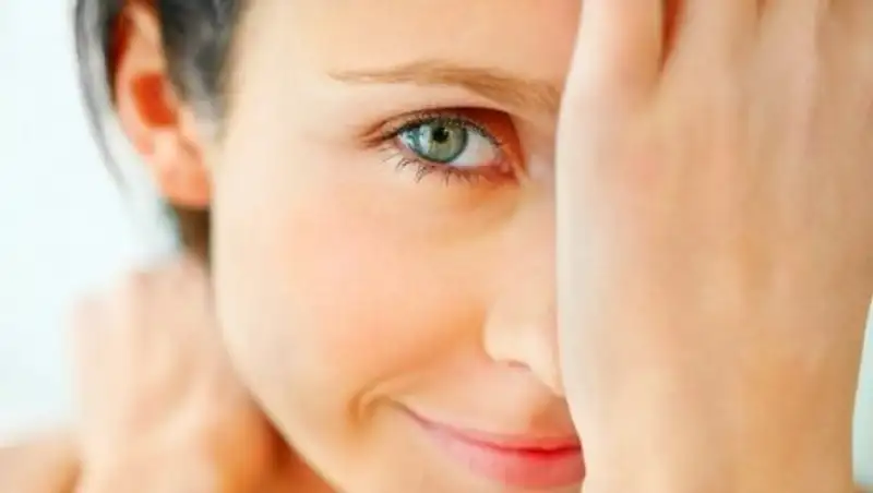 Что делать при вспышках в глазах