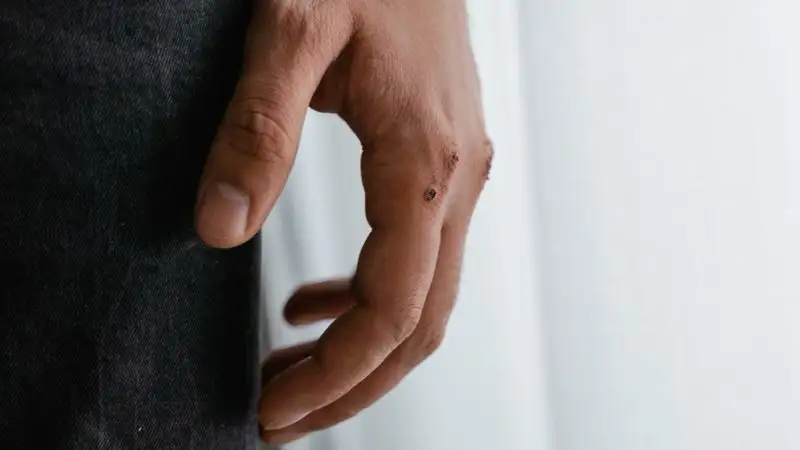 Драка мужчины и председателя ОСИ в Алматы попала на видео