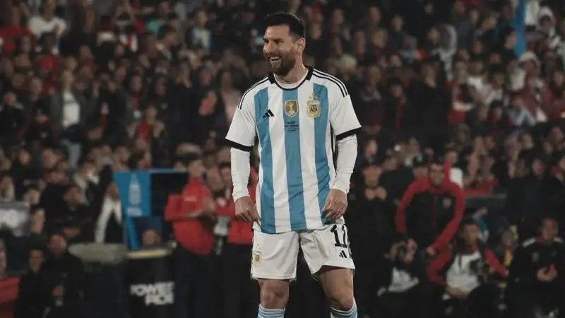 Месси стал лучшим иностранным футболистом сезона во французском чемпионате