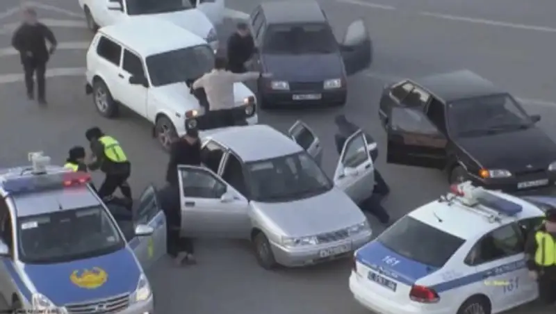 Нападение на АЗС в Атырау попало на видео