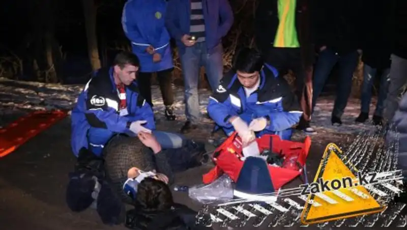 В Алматы сбили стоявшего на дороге пешехода