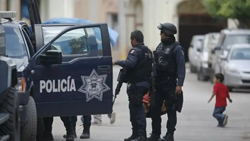 В Мексике мужчина перерезал горло бывшей девушке на глазах у посетителей ТЦ