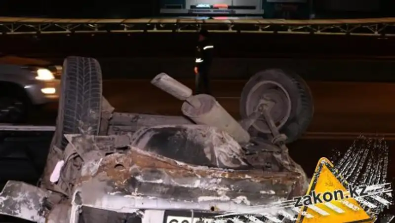 Водитель Mercedes скрылся после ДТП в Алматы