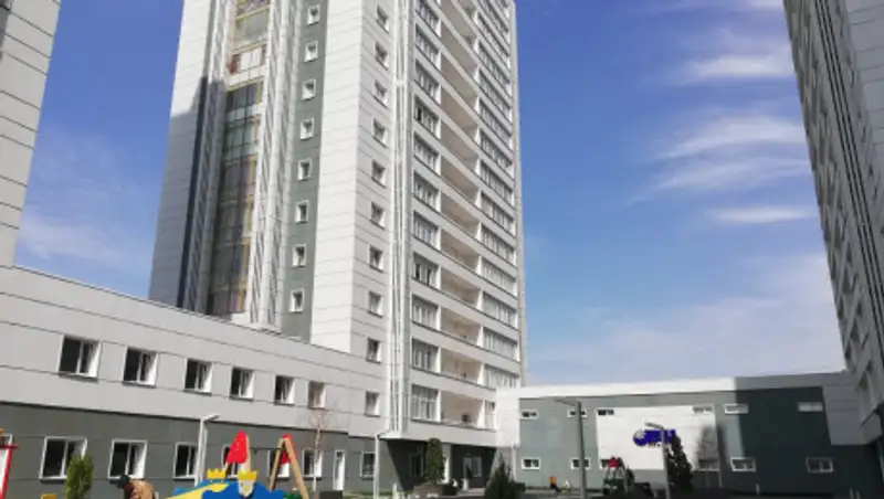 Девятиклассник разбился насмерть, выпав из окна 13 этажа в Шымкенте