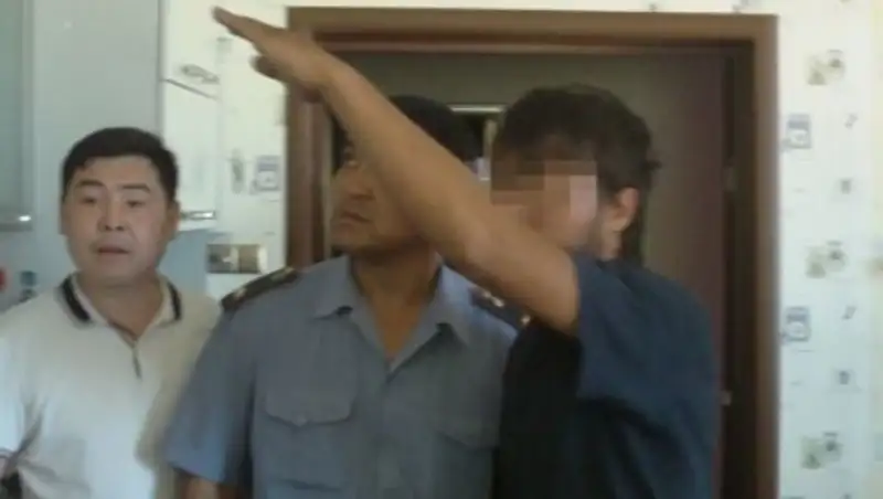 В ЮКО гастарбайтеры из Узбекистана ранили ножом и ограбили своего работодателя