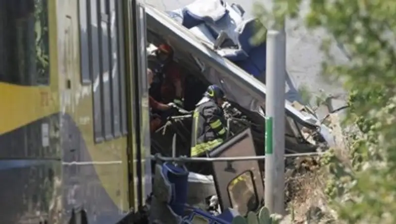 Н. Назарбаев выразил соболезнования семьям погибших в столкновении поездов в Италии