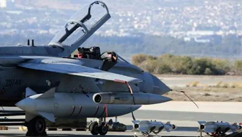 Британия нанесла первые авиаудары по ИГИЛ в Сирии